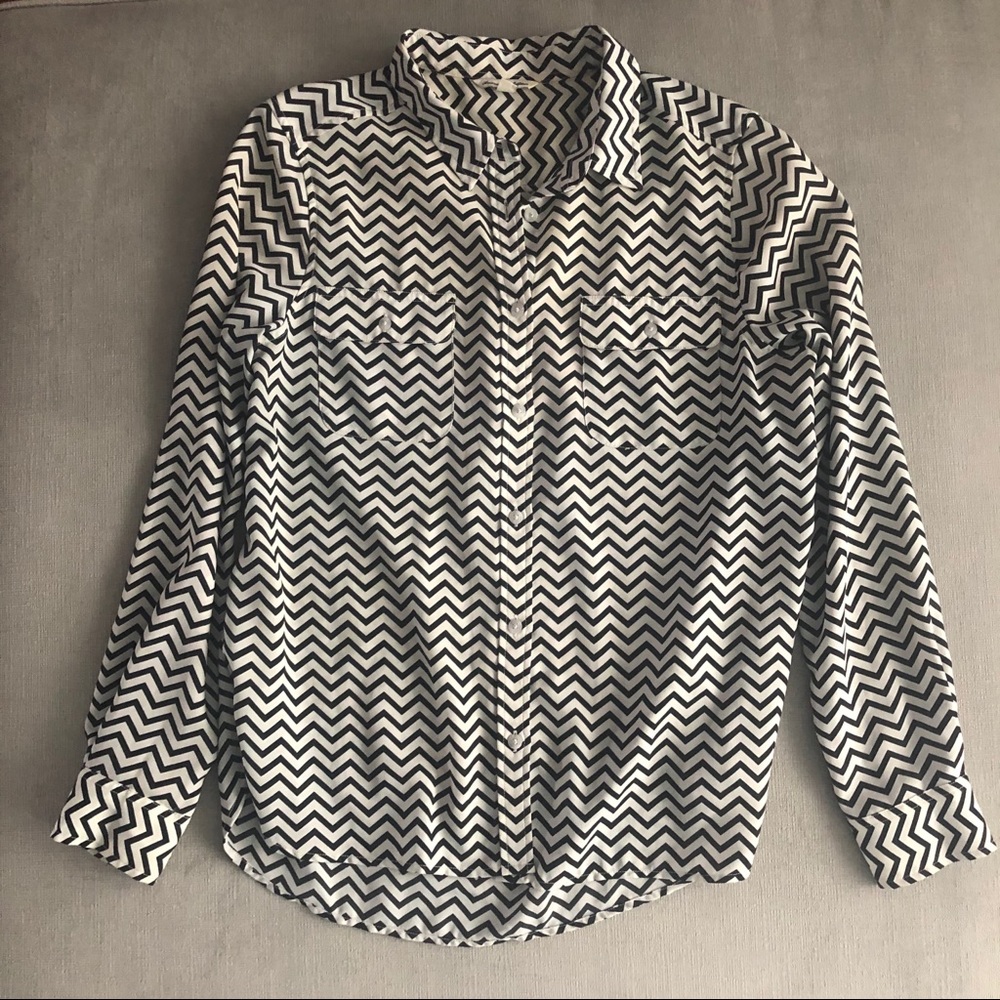 American Eagle black and white chevron top